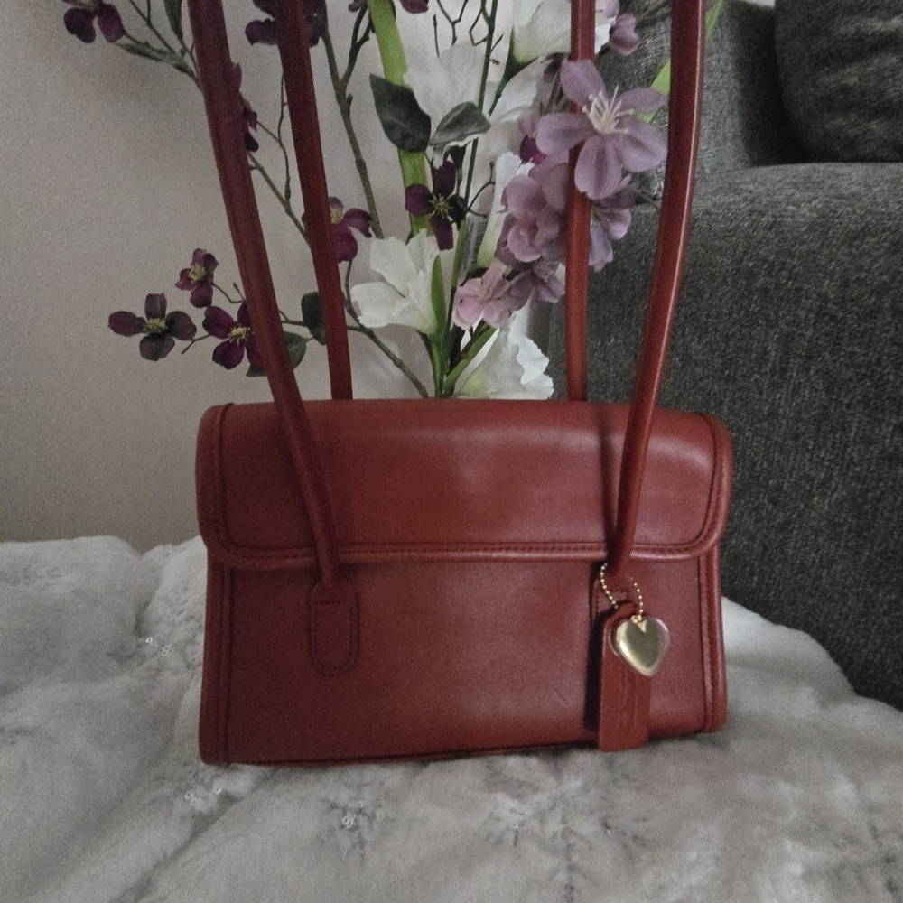 Ultra Rare Coach Vintage Laurie Flap 9032 Red.